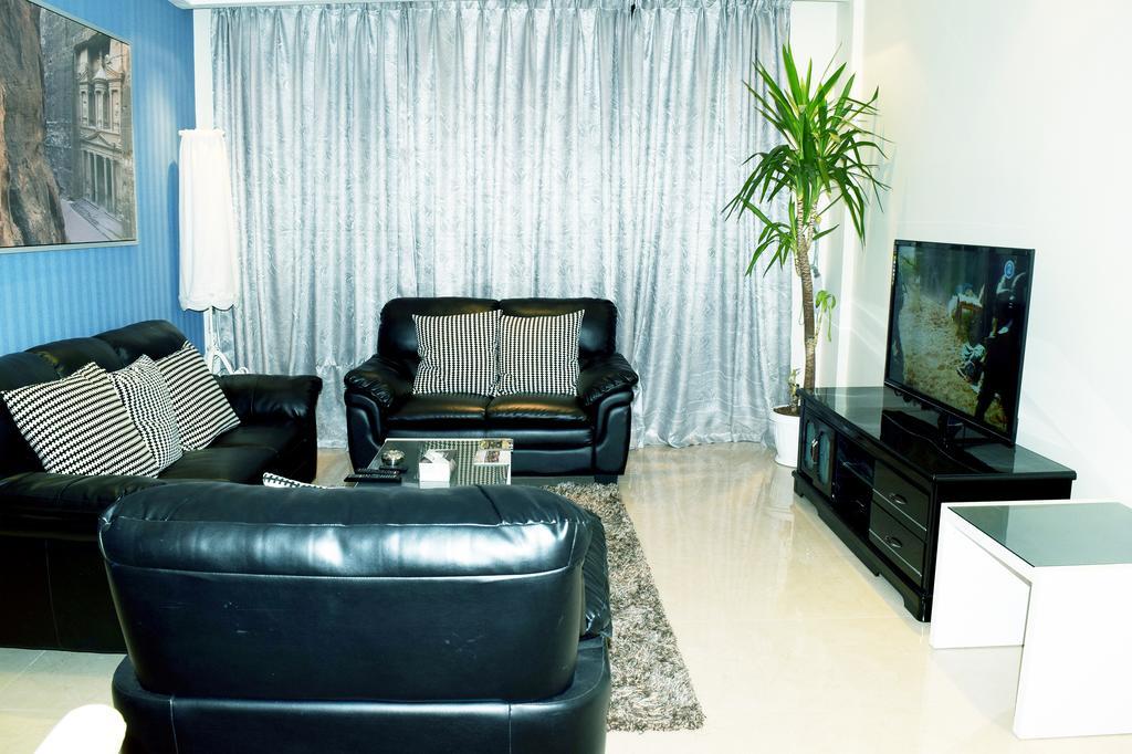 Leaders Plaza Apartments Kuwait City Room photo